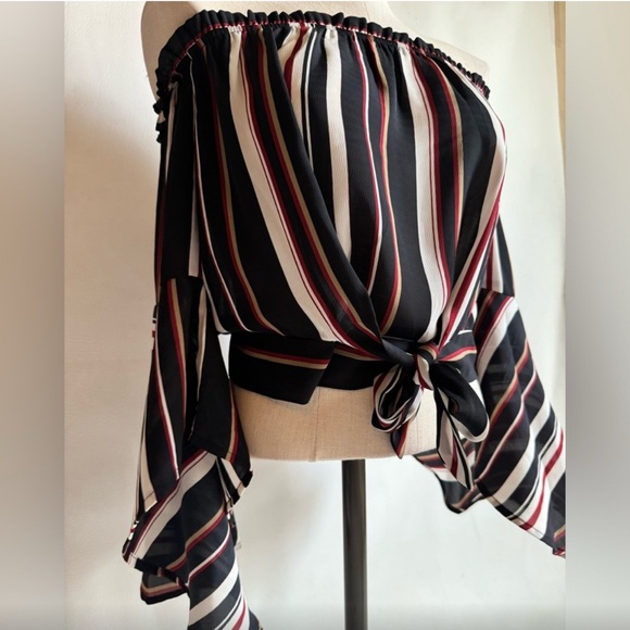 #424 Women’s Guess off shoulder tie-front bell sleeved multicolored in size S. - Picture 1 of 4